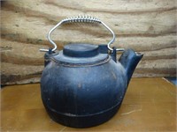 Cast Iron Kettle with Swivel Lid