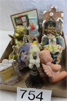 Box of Misc. Curio Pieces & Figurines