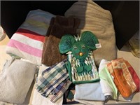 TOWELS, QUILTED MOUSE OVEN MIT, T TOWELS, LARGE,