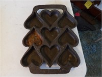 Cast iron heart pan