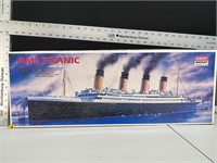 1:350 SCALE TITANIC PLASTIC MODEL