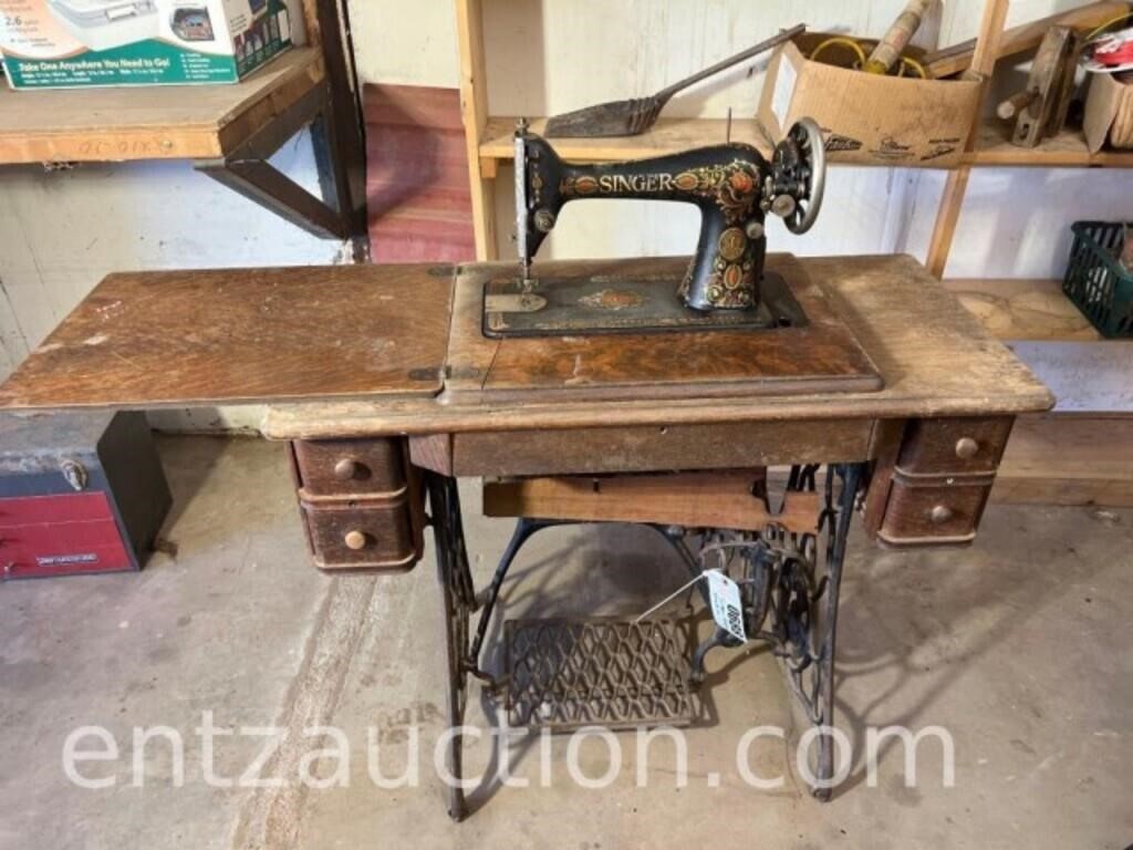 SINGER SEWING MACHINE W/ TABLE - TABLE NEEDS SOME