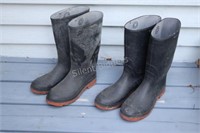 2 Pairs of Size 9 Rubber Boots
