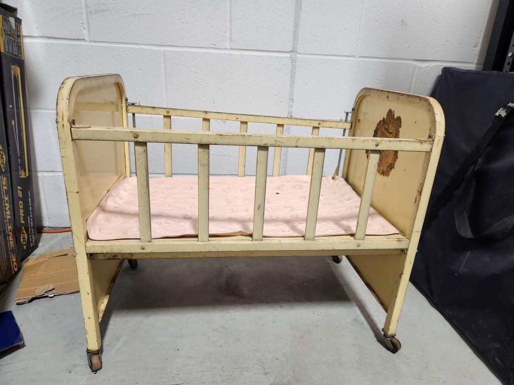 Vintage Amsco Doll-E-Crib