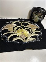 2 pieces of Oriental vase along with tapestry