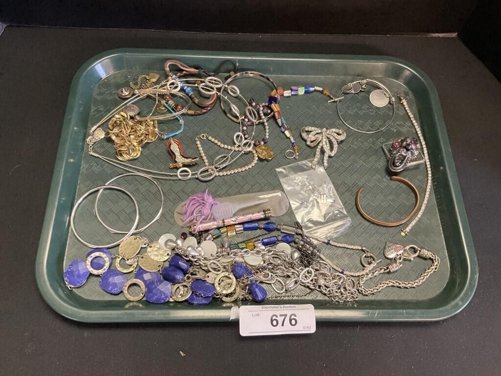 Nice Vintage Jewelry, Pins.