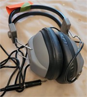Realistic Nova 10 headphones.  Untested.
