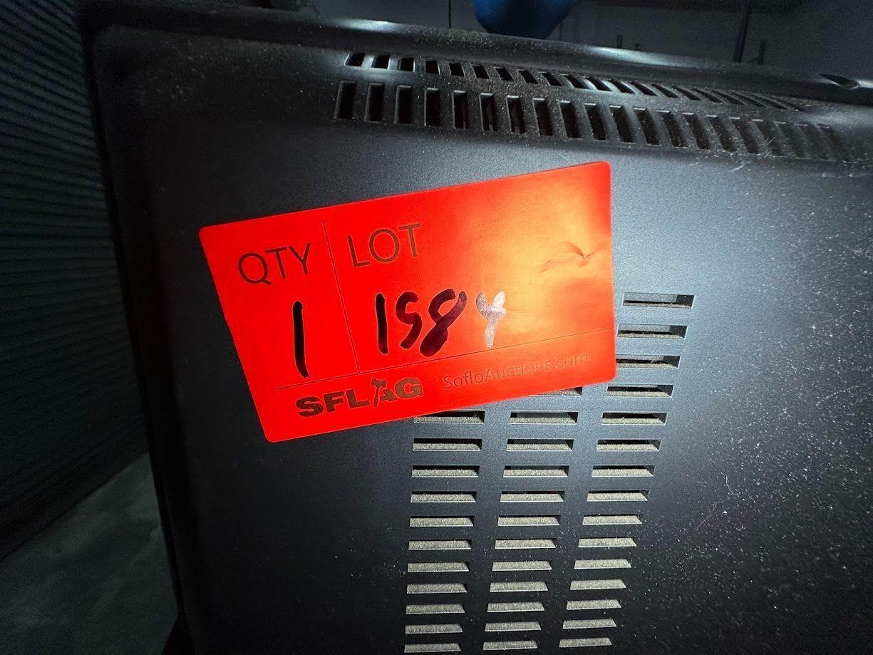 1 Insigna LCD Color TV, Model no. NS-LDVD32Q-10A