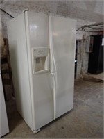 Maytag Side x Side Refrigerator/Freezer - Water