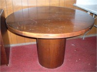 Round wood table 43 x 29Ó
