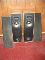 2 Klipsch Speaker 10 x 11 x 34Ó