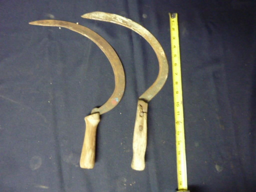 PAIR OF HAND SCYTHES