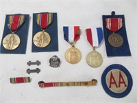 Vintage US Military Award Ribbons & Insignia