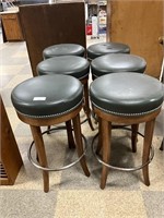 6 padded bar stools - Very Nice Condition