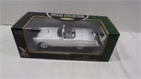 NIP-Deluxe Coll.Ford Thunderbird Die Cast Car 1:18