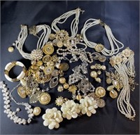 Gold Tone/ Pearl Fashion Jewelry