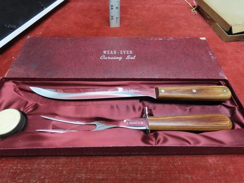 Vintage Wear ever carving knife fork w/box.