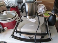 MIXED LOT OF KITCHEN APPLIANCES