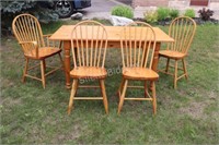 Pine Harvest Table with 4 Bentwood Chairs