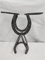 Metal horseshoe wine rack