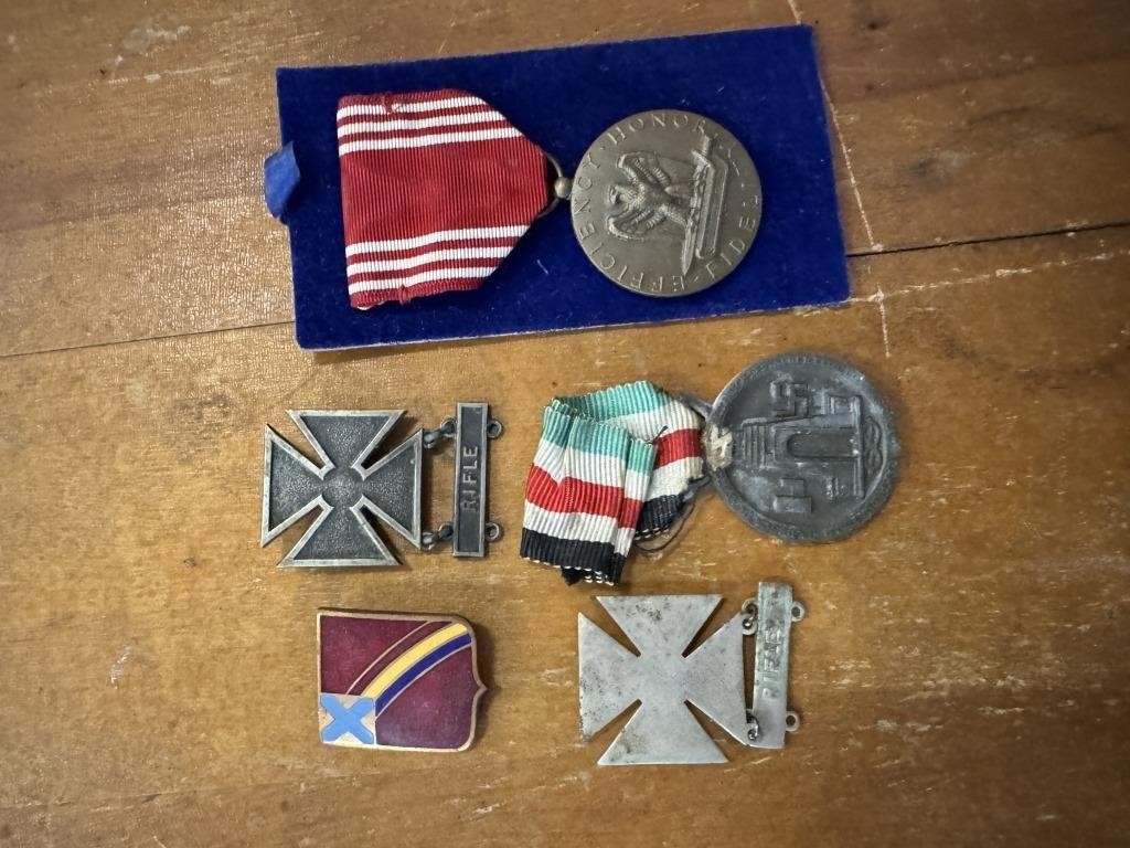 Vintage US Military Medals & Pins