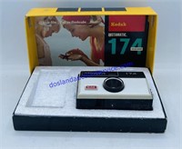 Kodak Instamatic 174 Color Outfit Camera w/ Box