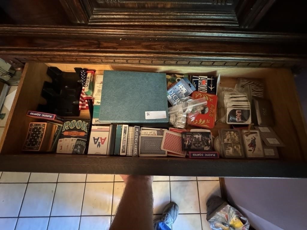 LARGE LOT OF PLAYNG CARDS