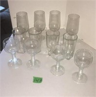 Assorted glasses / stemware