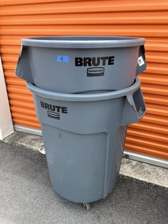 BRUTE - RUBBERMAID TRASH CANS (INCLUDES ONE