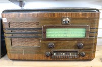 STEWART WARNER MODEL R422 TABLE TOP RADIO