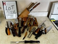 Assorted Knives (sold as a lot)