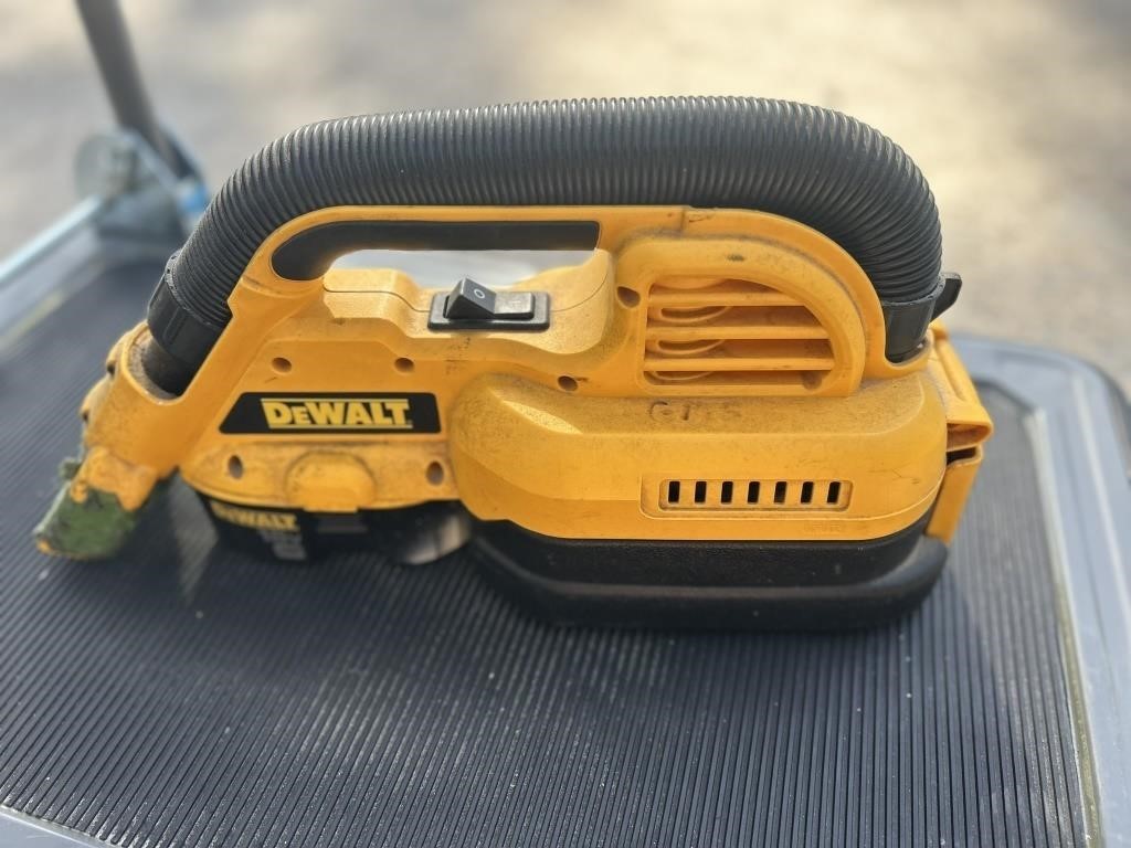 DeWalt Hand Vacuum