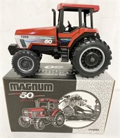 1/16 International 7250,50th Edition Tractor w/Box