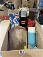 Vintage thermos Lot more Lot