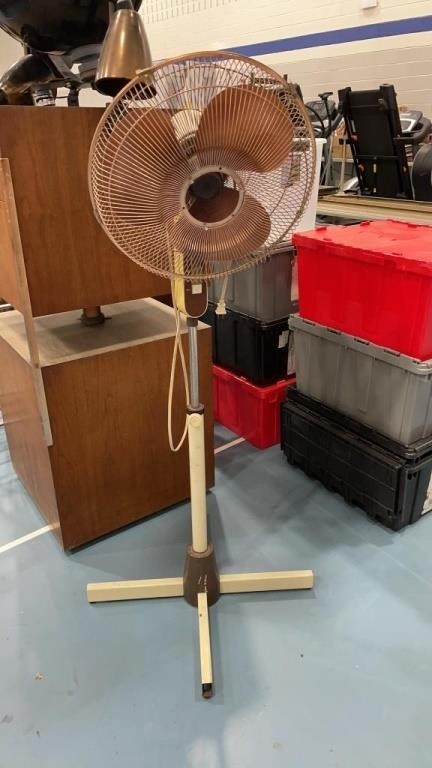 Vintage oscillating floor Fan - 16 inches