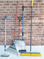 GARAGE BROOM SQUEEGEES LEAF RAKE & SHOVEL