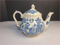 Vintage sadler blue willow teapot made in england
