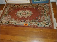 THICK FLORAL THEMED THROW RUG