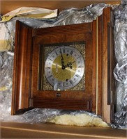 vintage Howard Miller mantel clock like new