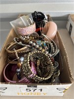 Jewelry Lot, Bracelets U240