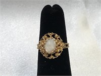 Mother Of Pearl Cabochon In 10k Yellow Gold Ring