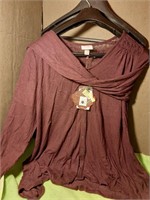 SMALL WOMENS BUTTON UP TOP