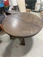 Round Table with 3 leaves  (broken foot and n