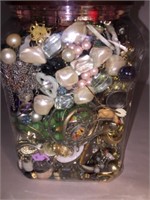 M&M PLATIC CONTAINER FILLED w JEWERLY BITS N PIECE