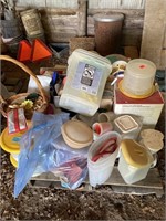 Pallet fold of miscellaneous kitchen items,