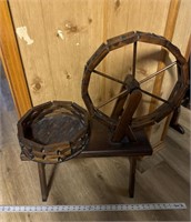 Decorative spinning wheel