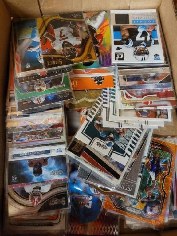 TRAY OF ASSORTED NFL AND COLLEGE CARDS