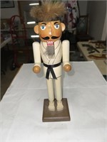 KARATE NUT CRACKER