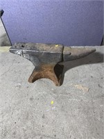 Approximately 200 pound anvil, no name but has a