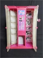 Barbie Dreamhouse Fashion Vending Machine Y8845